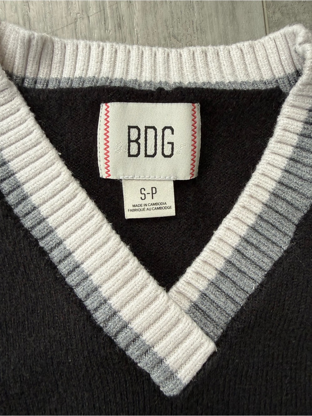 BDG Urban Outfitters Black V-Neck Sweater Vest Small Preppy Tennis Academia - Picture 2 of 5